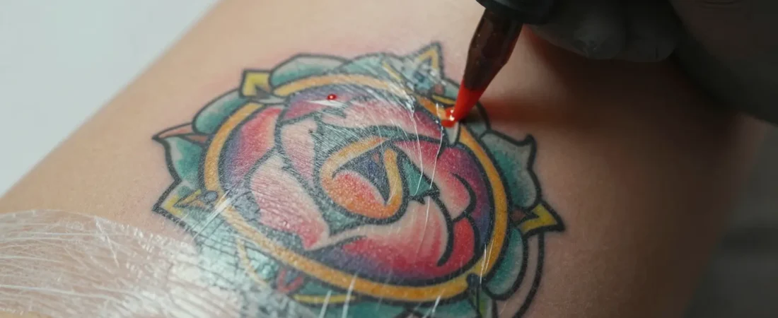 Avoid Regrets: The Right Time to Remove Plastic Wrap from Your Tattoo